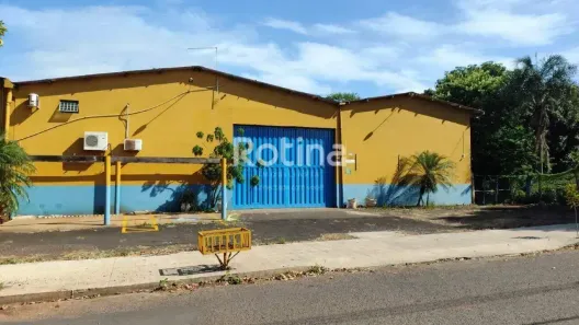 Galpão/Depósito/Armazém para alugar, 750m² no Distrito Industrial, Uberlândia