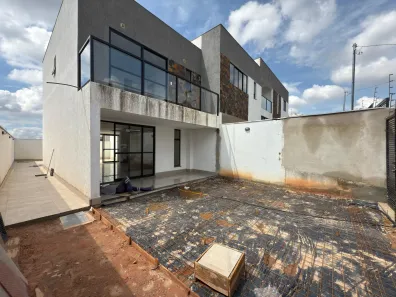 Casa com 3 Quartos à venda, 108m² no Caiçaras, Belo Horizonte