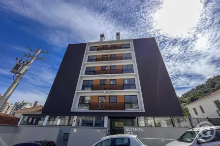 Apartamento com 2 Quartos para alugar, 64m² no Centro, Florianópolis