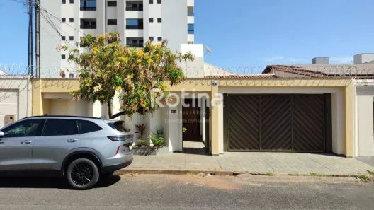 Casa com 3 Quartos para alugar, 220m² no Santa Mônica, Uberlândia