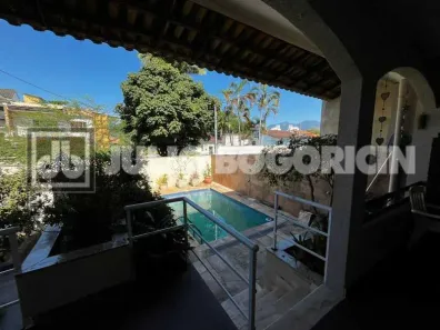 Casa de Condomínio com 3 Quartos à venda, 273m² no Taquara, Rio de Janeiro