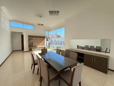 Casa de Condomínio com 3 Quartos para alugar, 245m² no Jardim São Carlos, São Carlos