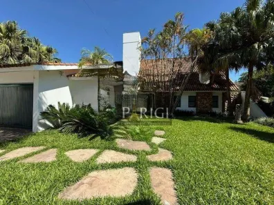 Casa com 5 Quartos para alugar, 360m² no Três Figueiras, Porto Alegre