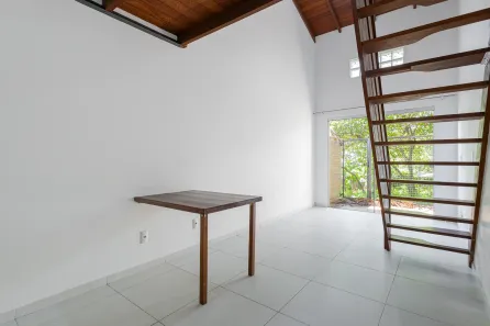 Apartamento com 1 Quarto para alugar, 35m² no Carvoeira, Florianópolis
