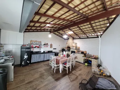 Casa com 4 Quartos à venda, 150m² no Santa Helena, Contagem