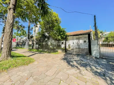 Casa com 3 Quartos à venda, 300m² no Chácara das Pedras, Porto Alegre
