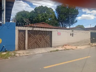 Casa com 3 Quartos para alugar, 200m² no Jardim Novo Mundo, Goiânia