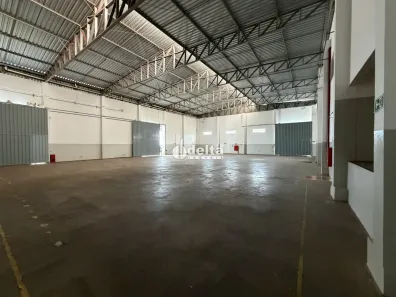Ponto Comercial para alugar, 1800m² no Distrito Industrial, Uberlândia