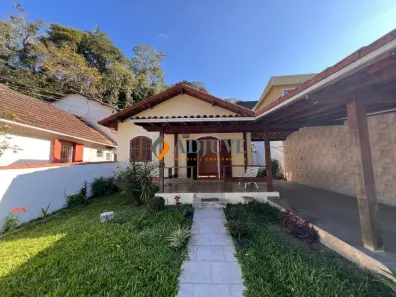 Casa com 3 Quartos para alugar, 110m² no Quarteirão Ingelheim, Petrópolis