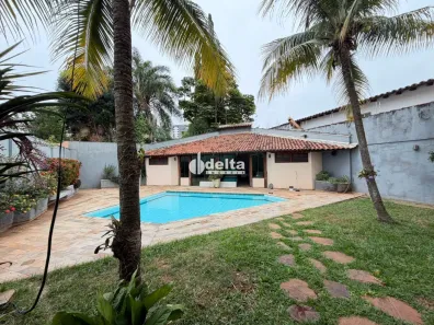 Casa com 5 Quartos à venda, 340m² no Tabajaras, Uberlândia