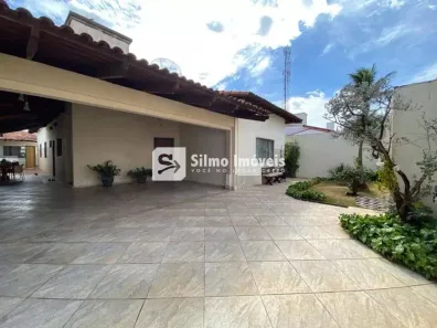Casa com 4 Quartos à venda, 250m² no Jardim Karaíba, Uberlândia