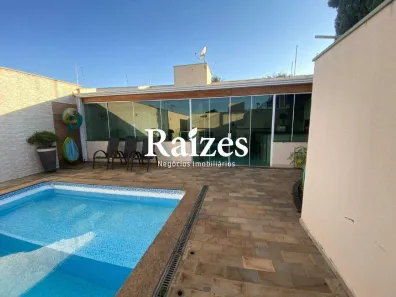 Casa com 3 Quartos à venda, 250m² no Brasil, Uberlândia