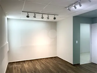 Casa com 3 Quartos para alugar, 248m² no Jardim Colombo, São Paulo