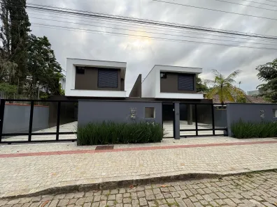 Sobrado com 4 Quartos à venda, 218m² no Saguaçu, Joinville