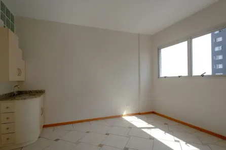 Sala Comercial à venda, 37m² no Centro, Curitiba