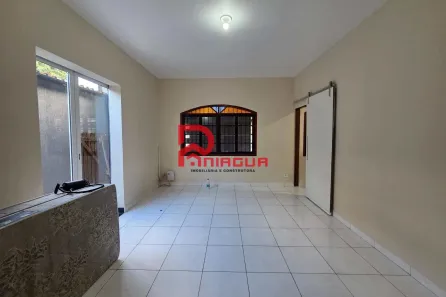 Casa com 3 Quartos para alugar, 200m² no Guilhermina, Praia Grande