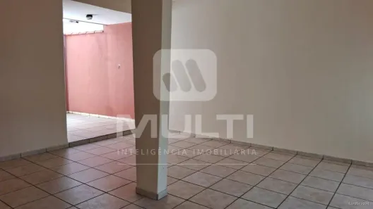 Casa com 3 Quartos para alugar, 270m² no Centro, Uberlândia