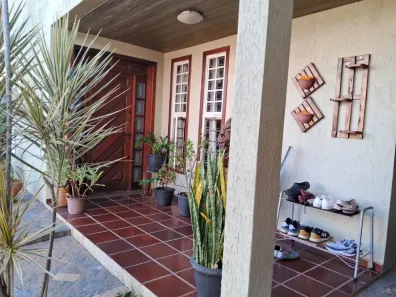 Casa com 3 Quartos à venda, 240m² no Castelo, Belo Horizonte