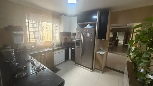 Casa com 3 Quartos à venda, 300m² no Jardim das Aroeiras, Goiânia