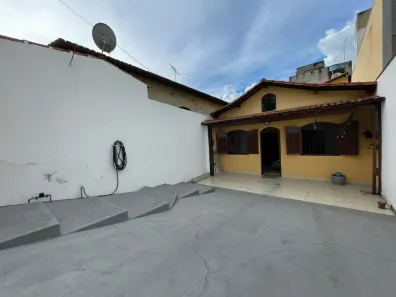 Casa com 3 Quartos à venda, 204m² no Arvoredo, Contagem