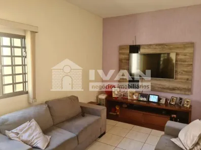 Casa com 4 Quartos à venda, 126m² no Santa Mônica, Uberlândia