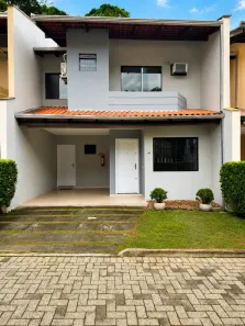 Casa de Condomínio com 2 Quartos à venda, 107m² no América, Joinville