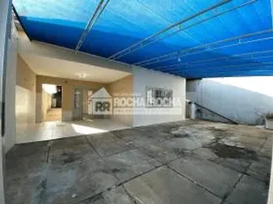 Casa com 4 Quartos à venda, 270m² no São João, Teresina