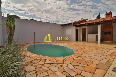 Casa com 4 Quartos para alugar, 180m² no Cidade Jardim, Uberlândia