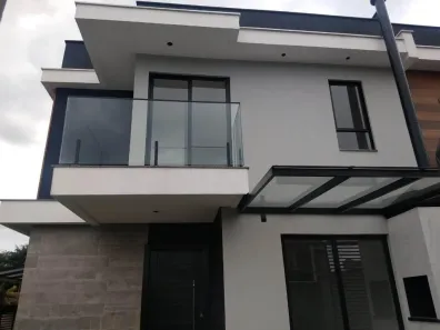 Sobrado com 3 Quartos à venda, 152m² no Bom Retiro, Joinville