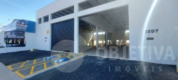 Galpão/Depósito/Armazém para alugar, 460m² no Segismundo Pereira, Uberlândia