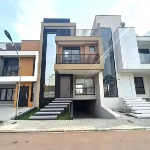 Casa com 3 Quartos à venda, 217m² no Pinheirinho, Curitiba