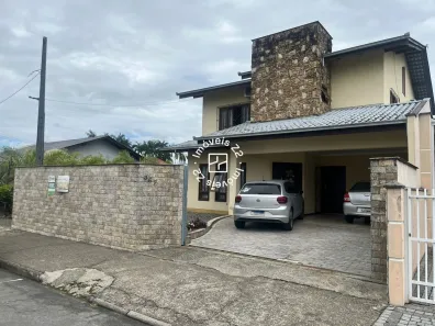 Sobrado com 4 Quartos à venda, 216m² no Vila Nova, Joinville