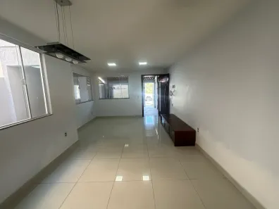 Casa com 3 Quartos para venda ou aluguel, 170m² no Granja dos Cavaleiros, Macaé