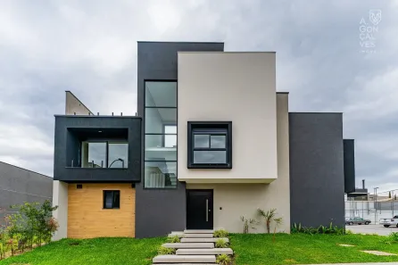 Casa com 3 Quartos à venda, 244m² no Santa Cândida, Curitiba