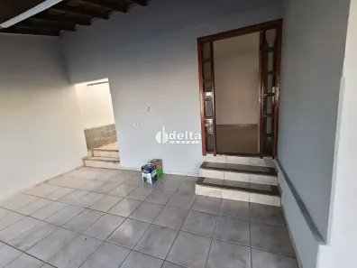 Casa com 3 Quartos para alugar, 120m² no Tibery, Uberlândia