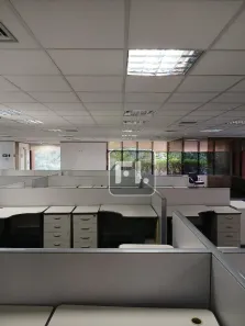 Sala Comercial para alugar, 1100m² no Green Valley Alphaville, Barueri