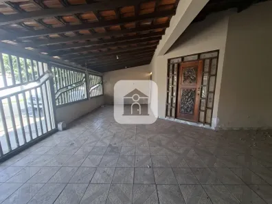 Casa com 3 Quartos para alugar, 180m² no Planalto, Uberlândia