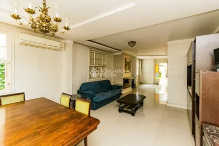 Casa com 5 Quartos para alugar, 338m² no Passo da Areia, Porto Alegre