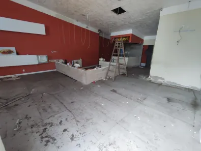Ponto Comercial com 2 Quartos para alugar, 300m² no Centro, Macaé