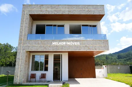 Casa com 3 Quartos à venda, 255m² no Meia Praia, Itapema