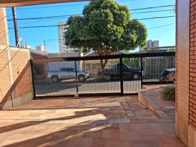 Sobrado com 3 Quartos à venda, 297m² no Jardim do Carmo, Araraquara