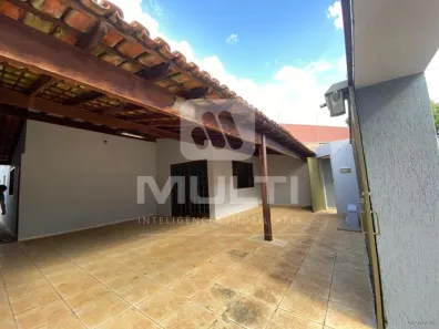 Casa com 3 Quartos para alugar, 180m² no Granada, Uberlândia