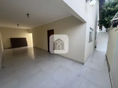 Casa com 3 Quartos à venda, 132m² no Segismundo Pereira, Uberlândia