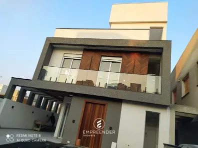 Sobrado com 3 Quartos à venda, 116m² no Santa Cândida, Curitiba