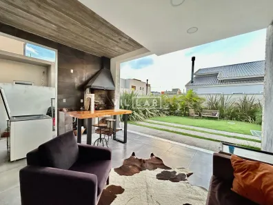 Casa de Condomínio com 3 Quartos à venda, 228m² no Laranjal, Pelotas