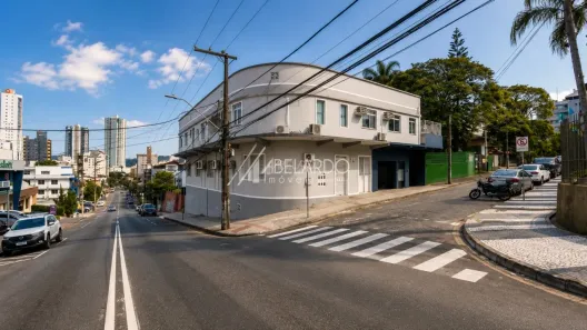 Sala Comercial com 6 Quartos para alugar, 245m² no Vila Nova, Blumenau
