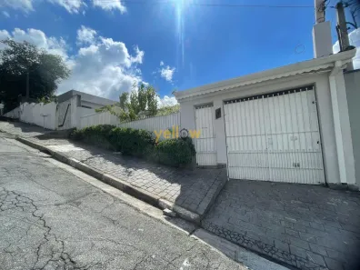 Casa com 3 Quartos para venda ou aluguel, 289m² no Vila Riman, Arujá