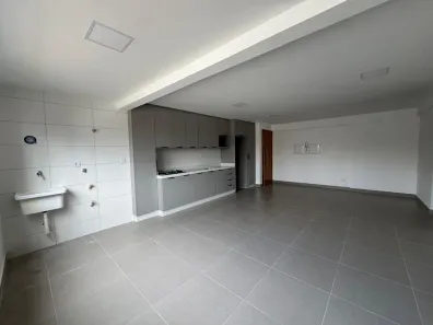 Apartamento com 2 Quartos para alugar, 74m² no Zona 07, Maringá