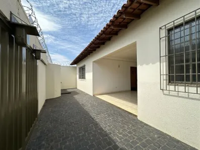 Casa com 4 Quartos para alugar, 290m² no Jardim Karaíba, Uberlândia