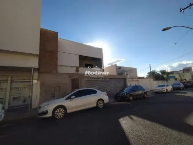 Ponto Comercial para alugar, 470m² no Brasil, Uberlândia